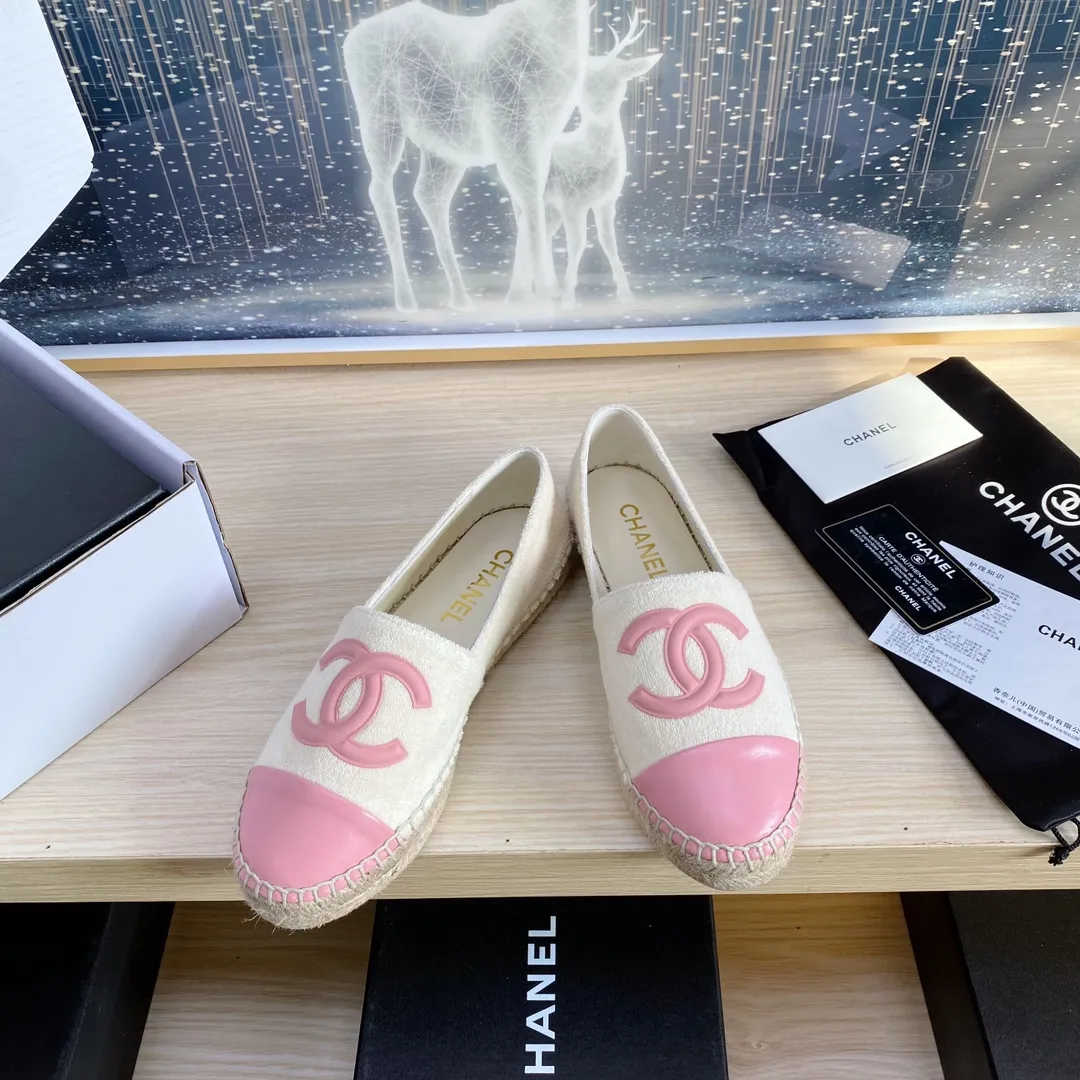 👟👟Ex-factory price 440👟👟 24s new color Chanel ✈️2023s spring and summer new fisherman shoes 😍😍Taikoo Hui purchased three pairs of original development 🐂🐂with purchasing white double-layer outer packaging 🤩Original one-to-one shipment ❗️❗️Code number: 34-42 (34 41 42 customized)